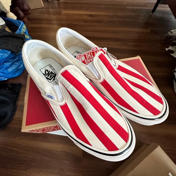 VANS OG Factory Red and Cream Striped Slip Ons Women’s Size 11 BNIB - Picture 2 of 4